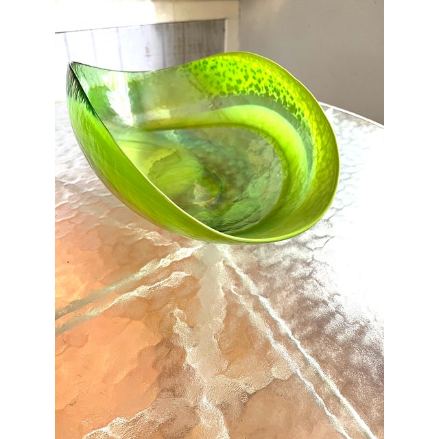 Fabulous center piece. Colorful large Italian Murano opulent green decorative bowl.