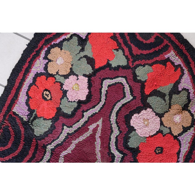 Textile 1900s, Handmade Antique American Hooked Rug 2.4' X 4.2' For Sale - Image 7 of 7