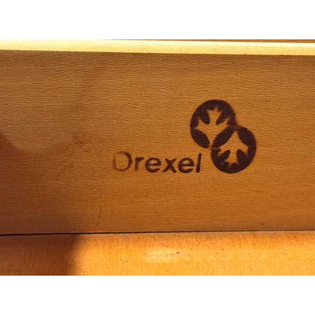 Drexel Drexel Heritage Late 20th Century China/ Display Hutch For Sale - Image 4 of 11