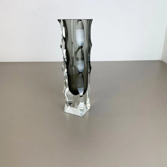 Large Mandruzzato Faceted Glass Sommerso Vase, Murano, Italy For Sale - Image 16 of 18