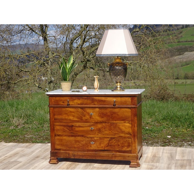 Louis Philippe Commode in Walnut and White Marble, 1850s For Sale - Image 3 of 18