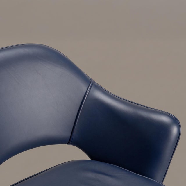Metal Saarinen Executive Arm Chair in Ink Blue Leather on Stainless Steel Base by Knoll For Sale - Image 7 of 9