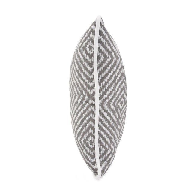 The global geometric pattern of this woven fabric is completely on trend with todays hottest lifestyles. The subtly of...