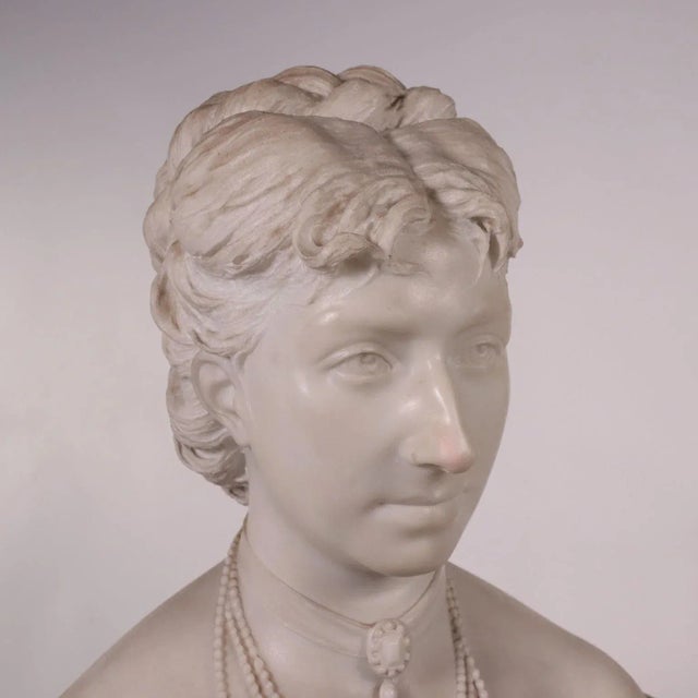 Bust of a Woman in White Carrara Marble, Italy, 19th Century For Sale - Image 3 of 12