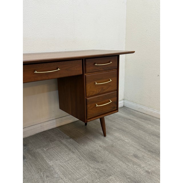 Mid-Century Modern Mid Century Modern Desk For Sale - Image 3 of 11