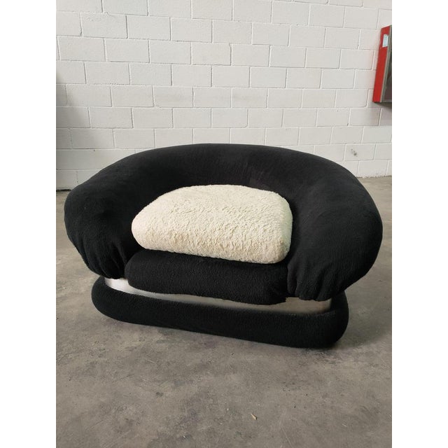 Measurements: width 116cm, depth 90cm, seat height 45cm, total height 60cm.