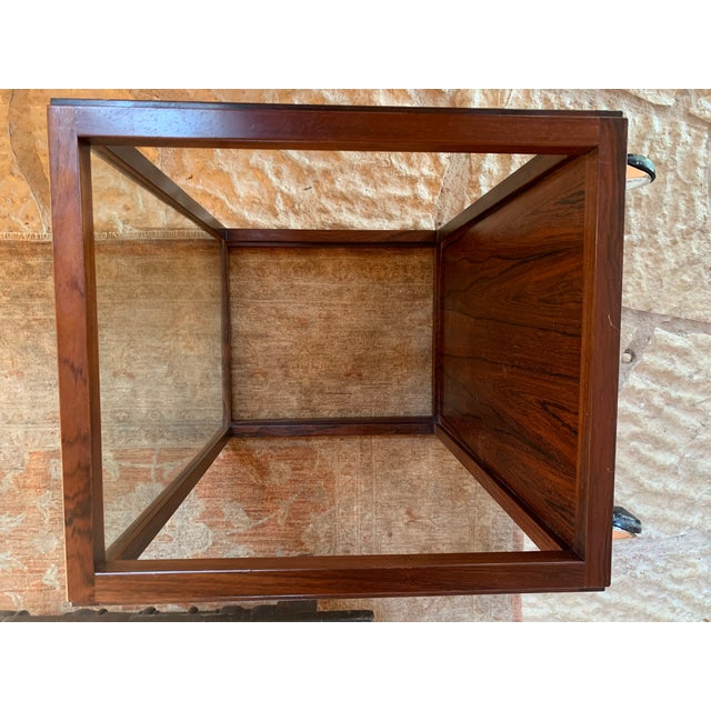 Joaquim Tenreiro 'Joaquim Tenreiro Style' Mid-Century Modern Brazilian Rosewood and Glass Rolling Bar Cart, Side Table For Sale - Image 4 of 12