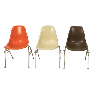 Mid Century Modern Original Eames for Herman Miller Fiberglass Shell Chairs 1959 For Sale