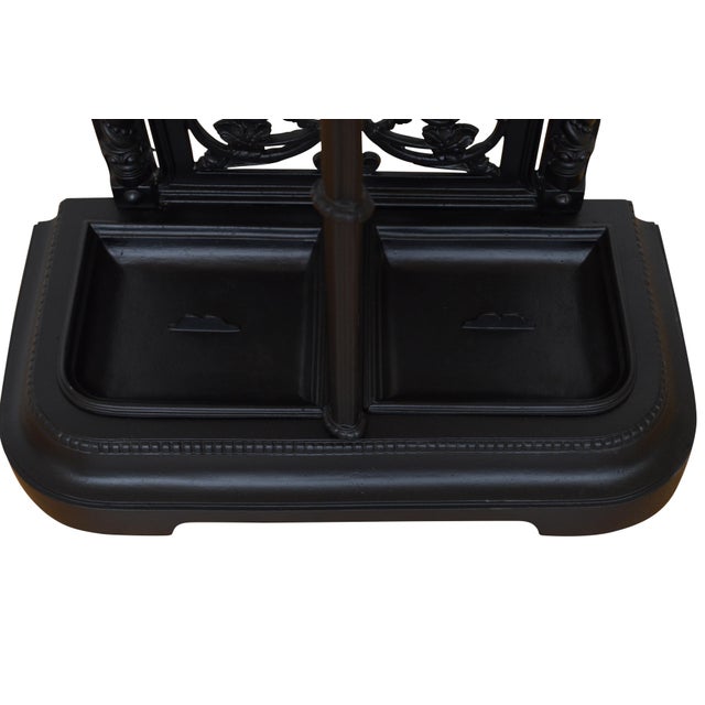 Late 19th Century English Victorian Cast Iron Umbrella Stand with Floral Design in Black, 1880 For Sale - Image 5 of 11