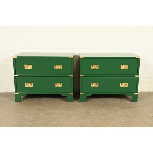 Drexel Heritage Mid-Century Hollywood Regency Campaign Green Lacquered Nightstands | Pair For Sale - Image 13 of 13
