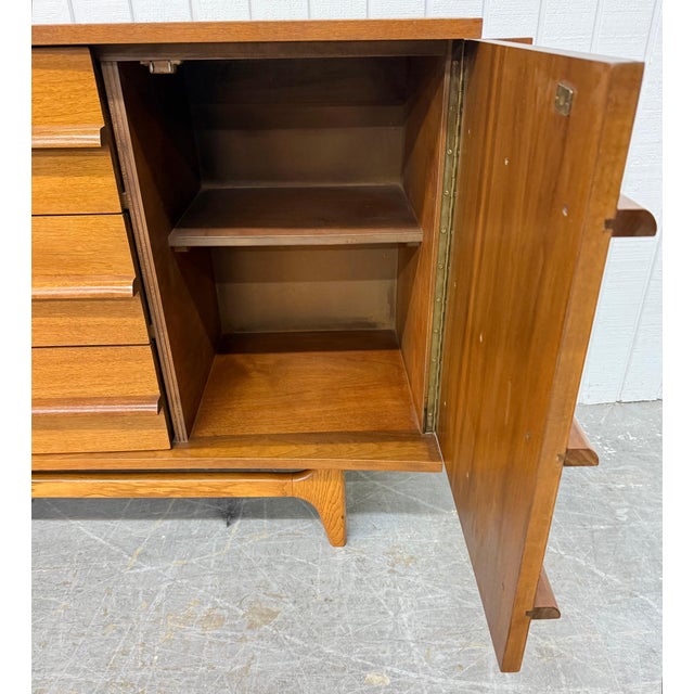 Brown Mid-Century Modern Young Manufacturing Walnut Sideboard For Sale - Image 8 of 9