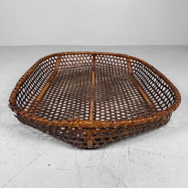 1950s Shōwa Japanese Reddish-Brown Bamboo Basket, 1950 For Sale - Image 5 of 11