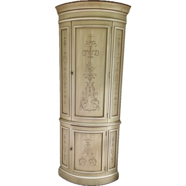 Chinoiserie Late 20th Century Pair of Drexel Heritage Et Cetera Corner Cabinets in Cream Glaze With Hand-Painted Scrollwork For Sale - Image 3 of 12