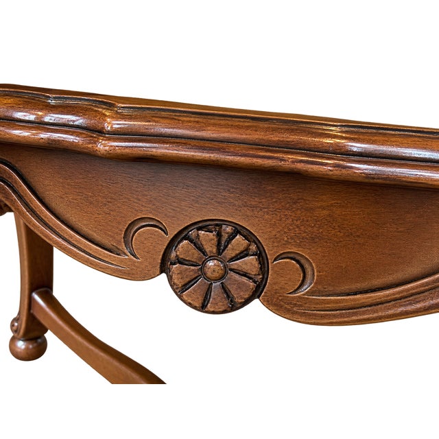 Brown French Louis XV Style Walnut Tea Table With Removable Glass Tray & Floral Marquetry For Sale - Image 8 of 9