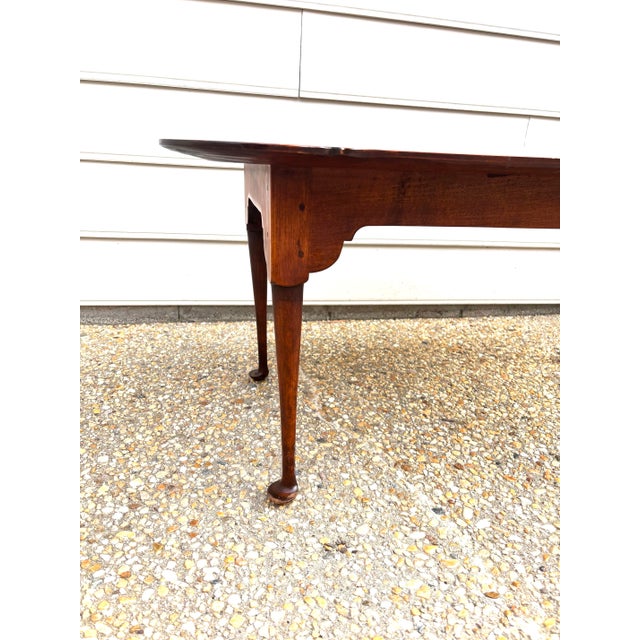 Late Twentieth Century D R Dimes Traditional Early American Colonial Scalloped Coffee Table For Sale - Image 10 of 11