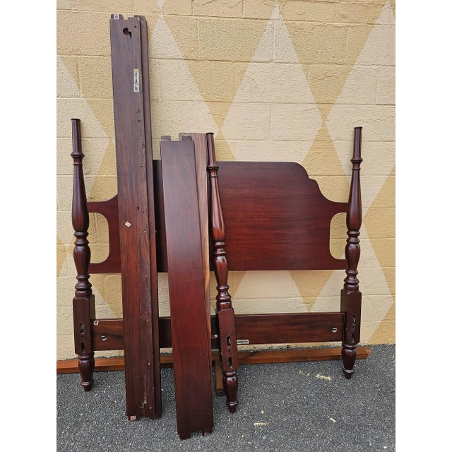 Henkel Harris Quality Solid Mahogany Queen Size Bed Attributed to Henkel Harris With Urn Finials For Sale - Image 4 of 11