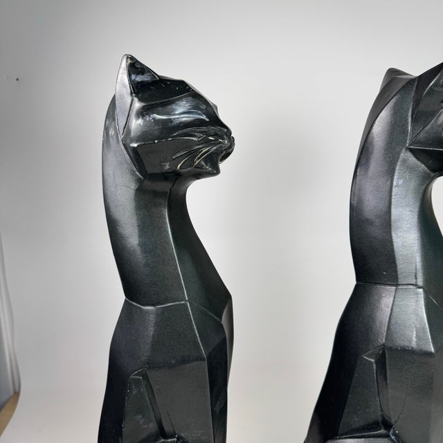 Mid-Century Modern Vintage Mid Century Modern Cubist Cat Sculptures Modernist Art Decor – Hollywood Regency Abstract Cat Pair For Sale - Image 3 of 12