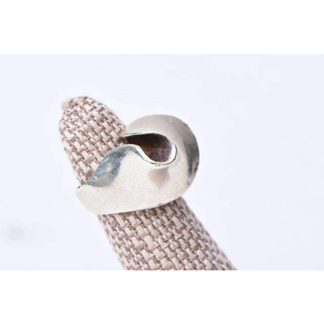 Vintage Sterling Silver Sculptural Modernist Ring Hallmarked Size 5.25 For Sale - Image 9 of 10