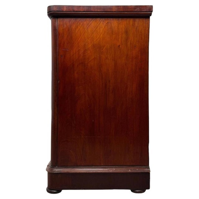 19th Century Victorian English Drawer Chest in Mahogany For Sale - Image 11 of 12