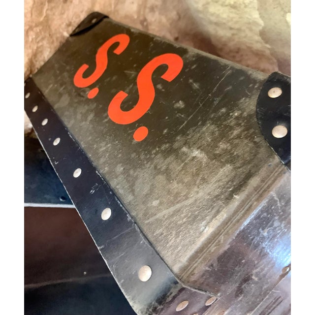 Early 20th Century Vintage English Laundry Mailing Box For Sale In San Antonio - Image 6 of 11