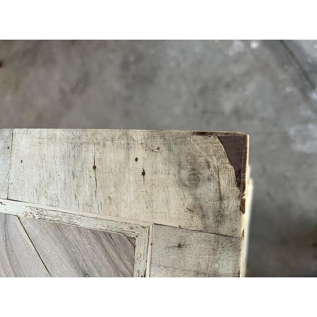 Ivory Italian Bleached Walnut Commode with Drawer in Burl Veneer, 18th Century For Sale - Image 8 of 15
