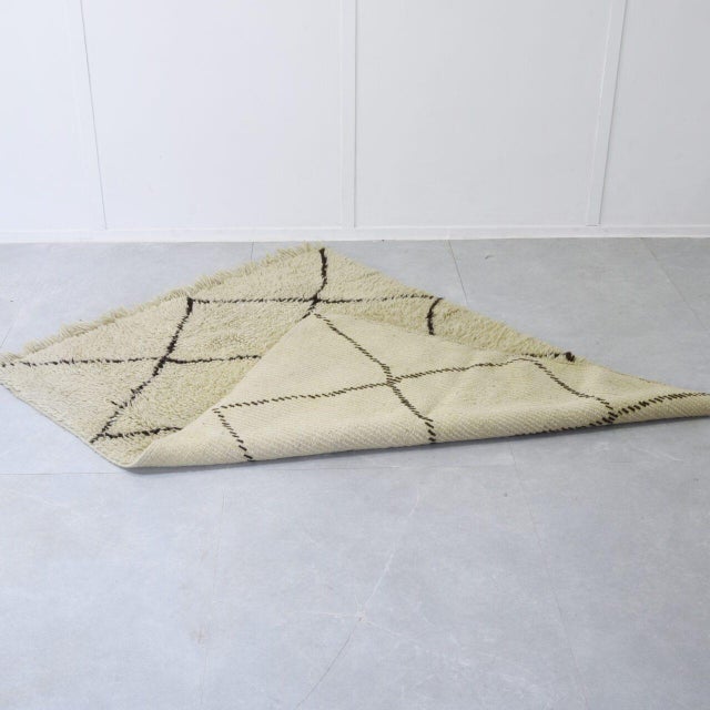 Vintage Nomadic Berber Rug, 1970, in Good conditions. Designed from 2000