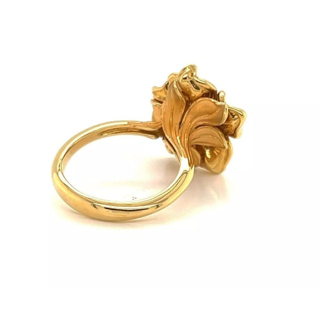 Late 20th Century Carrera Y Carrera Diamond 18k Yellow Gold Flower Ring - Size 6.5 For Sale - Image 5 of 8