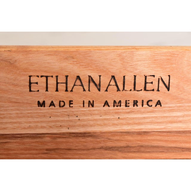 Late 20th Century Ethan Allen Georgian Carved Flame Mahogany Lighted Breakfront Bookcase Cabinet For Sale - Image 9 of 16