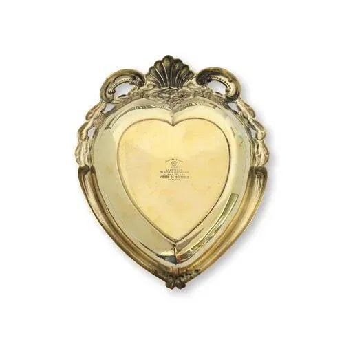 A treasure of time, this heart-shaped dish by Viners of Sheffield exudes the elegance of the early 1900s. The hallmark...