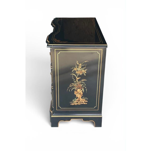 Wood Drexel Heritage Vintage Chinoiserie Gilt Decorated Blockfront 3-Drawer Chest Et Cetera Collection For Sale - Image 7 of 12
