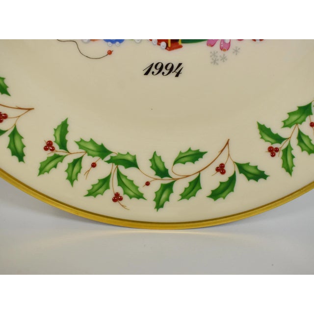 Lenox 1994 Lenox the Annual Holiday Collection's Santa Claus Christmas Plate For Sale - Image 4 of 8