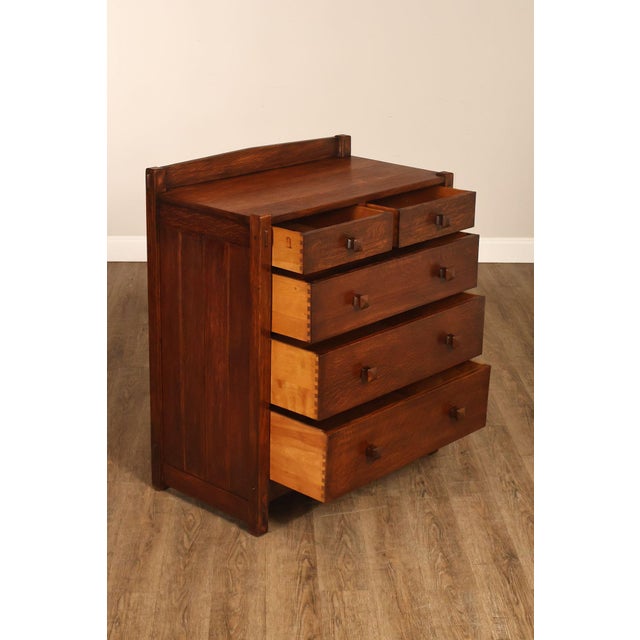 Mission Antique Gustav Stickley Oak Chest of Drawers #626 For Sale - Image 3 of 18