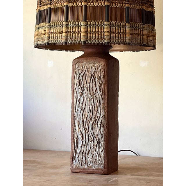 Maria Kipp 1960s Mid-Century Modern Textured Terracotta Lamp With Impeccable Maria Kipp Woven Shade For Sale - Image 4 of 11