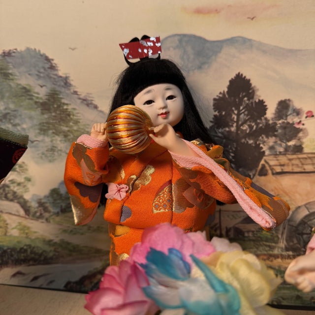 Glass Japanese Ichimatsu Hanaguruma Flower Cart Doll Display, 1970s For Sale - Image 7 of 14