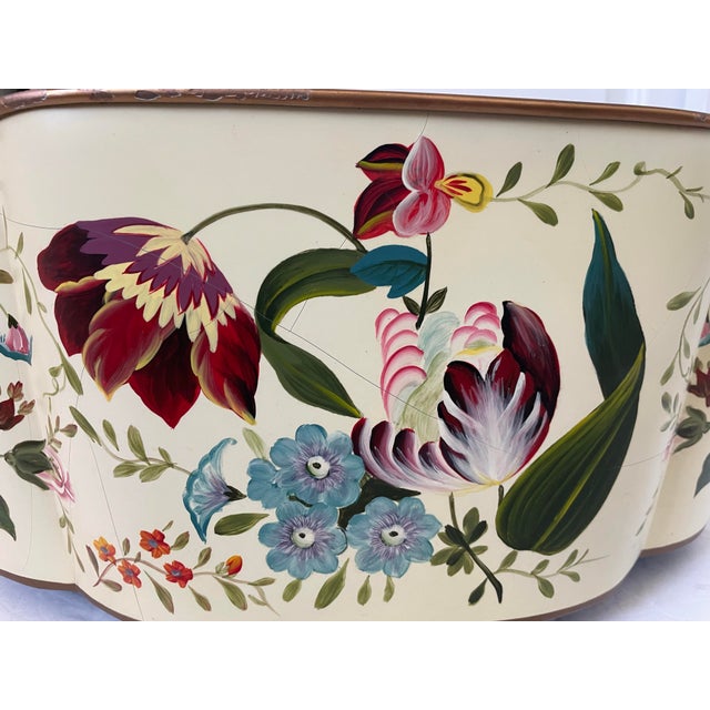 Williamsburg Collection Quatrefoil Floral Oval Tole Planter Cachepot. 20” For Sale In San Francisco - Image 6 of 10