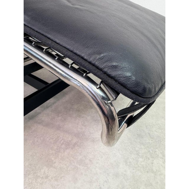 Vintage LC4 Chaise Lounge in Black Leather by Le Corbusier, 1970s For Sale - Image 10 of 13