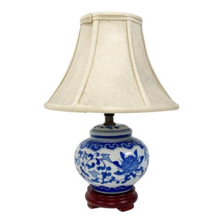 Vintage Ceramic Blue and White Chinoiserie Floral Table Lamp For Sale