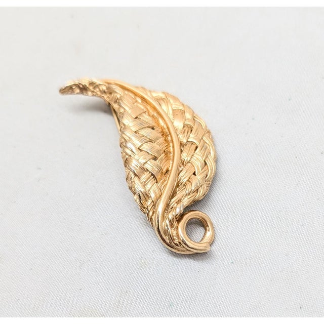 Napier Vintage 1960s Signed Napier Goldtone "Woven" Leaf Brooch For Sale - Image 4 of 7