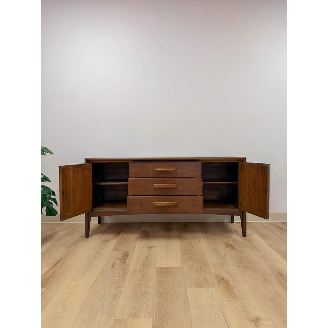 Broyhill Emphasis MCM Credenza Sideboard Rare Vintage Collector Retro Furniture For Sale - Image 9 of 13