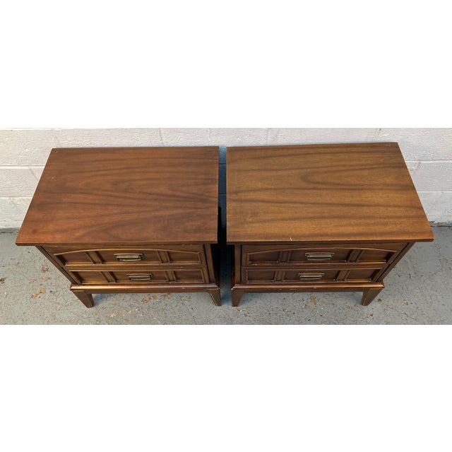 Mid 20th Century Pair of Vintage Dixie Furniture Walnut MCM Tuscan Style Nightstands For Sale - Image 5 of 17