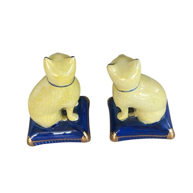 Italian Pair of Vintage Italian Ceramic Cat Figurines on Pillows For Sale - Image 3 of 12