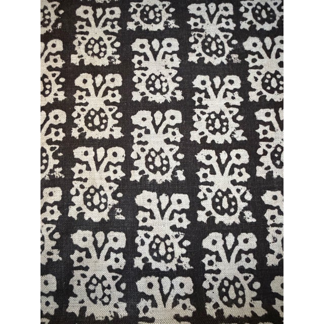 Traditional Schumacher Fabric 174630 | Jakarta Linen Print, Graphite - Fabric 2 5/8 Yards For Sale - Image 3 of 5