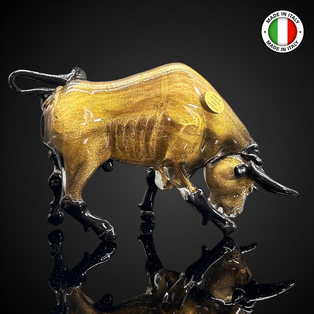 Add the elegance of Venetian craftsmanship to your collection with this stunning Murano glass bull sculpture. Masterfully...