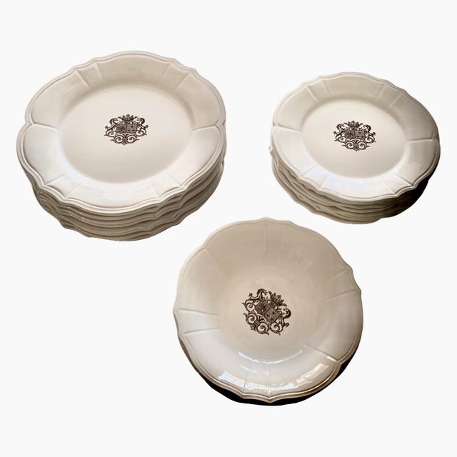 Rare Niderviller Faience Plates – French Elegance & Heritage French Faience Niderviller France Dinner Service Coat of Arms - 20 Pieces For Sale In Miami - Image 6 of 10