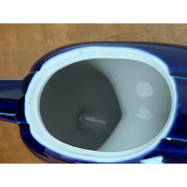 1950’s Hall China Company Made in the Usa Impeccable Iconic Vintage Cobalt Blue Doughnut Novelty Teapot For Sale - Image 14 of 18