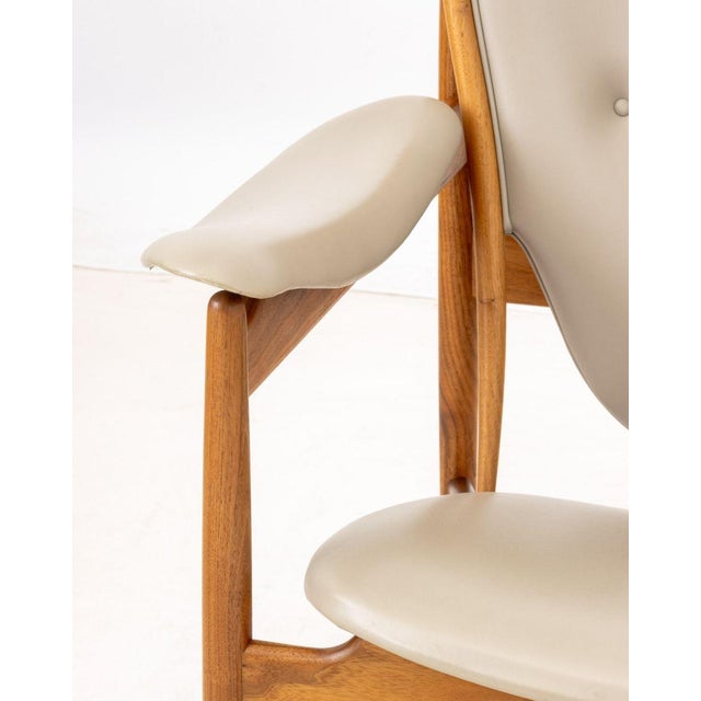Finn Juhl "Chieftain" Lounge Chair For Sale In New York - Image 6 of 12