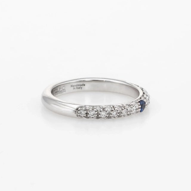 Contemporary Adolfo Courrier Sapphire Pave Diamond Stacking Ring 18 Karat Gold Jewelry size 5.5 For Sale - Image 3 of 7