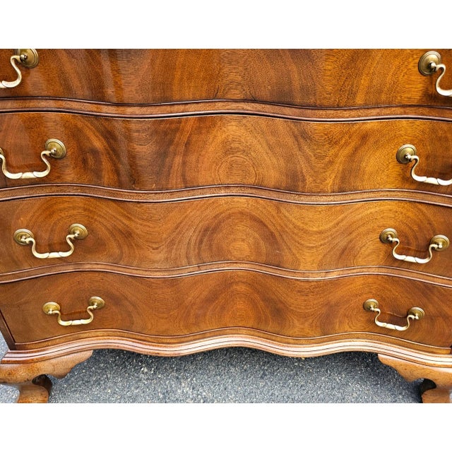 Antique 18th Century Chippendale Oxbow Chest of Drawers For Sale In Washington DC - Image 6 of 12