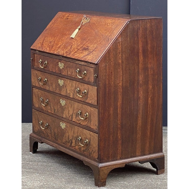 Traditional George III Bureau Desk or Secretary Chest From the 18th Century For Sale - Image 3 of 13
