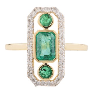 Emerald Axis Ring in 18k Yellow Gold Three Stone Ring Size 5 For Sale
